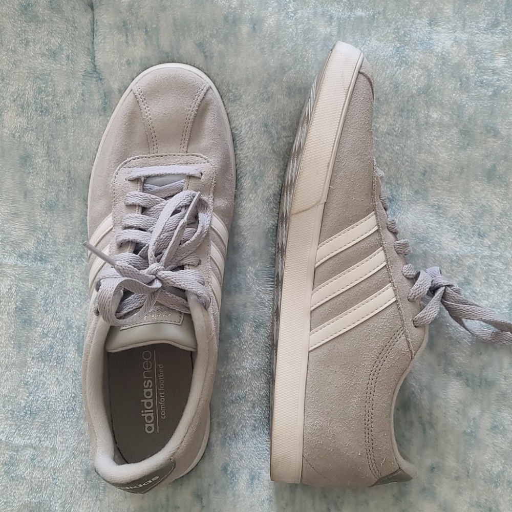 Adidas Sneakers